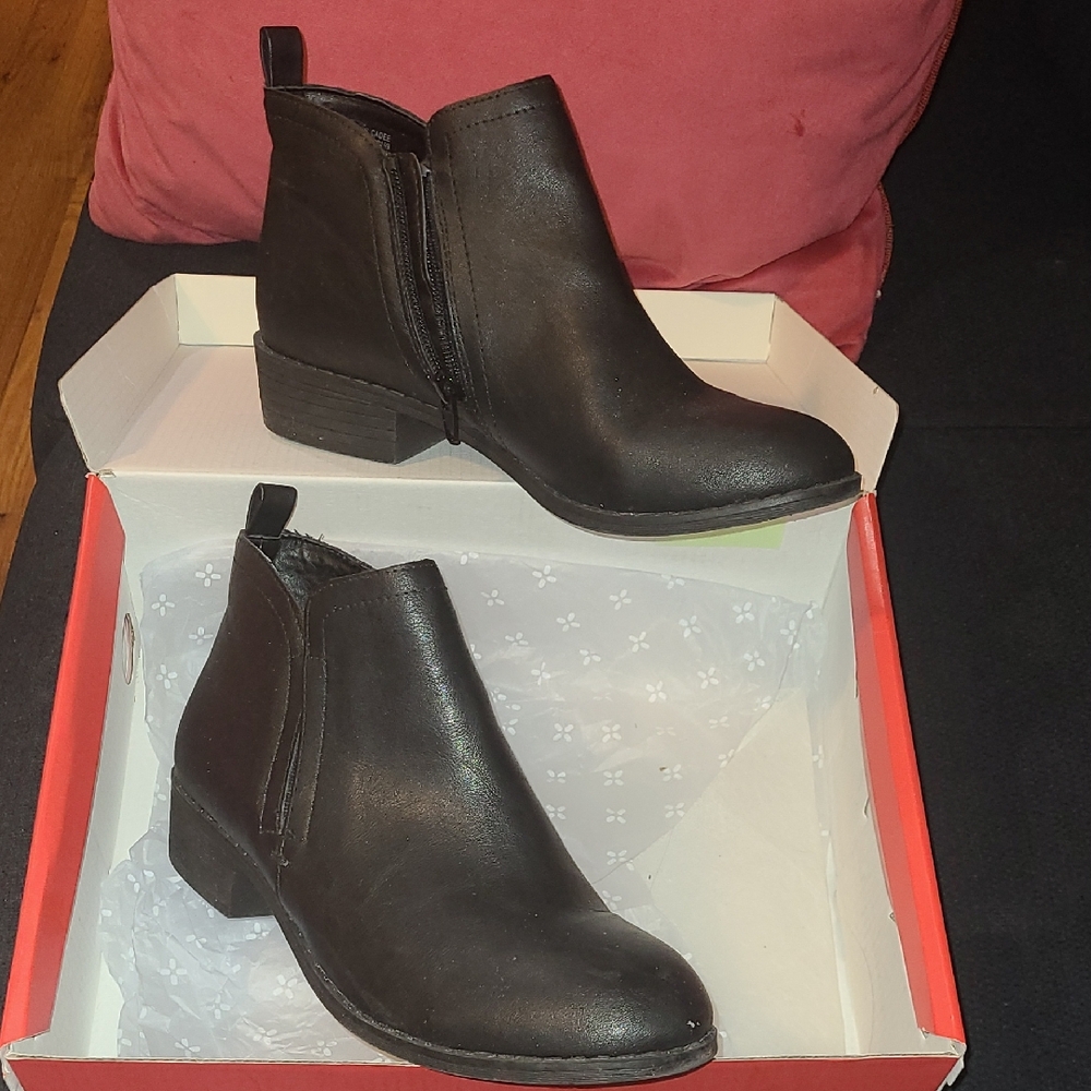 Elegant Black Ankle Boots